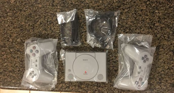 playstation classic whats in the box 2.JPG